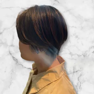 ショート セルバ所属・HIRORO ブリーチ/ハイトーンのヘアスタイル