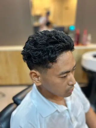 ショート パーマ メンズ THEBARBER TEN所属・伊禮 海凪のヘアスタイル