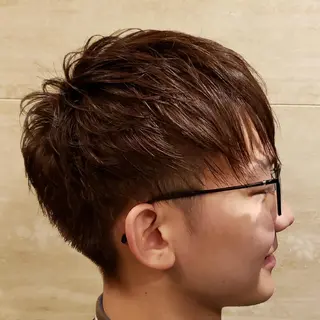 ミディアム BroTokyo 有楽町アシスタントのヘアスタイル