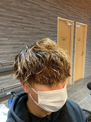 パーマ メンズ 尾崎 優也のヘアスタイル