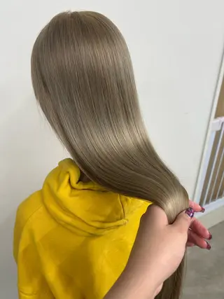 カラー noa  🦋 ブリーチ/暖色のヘアスタイル