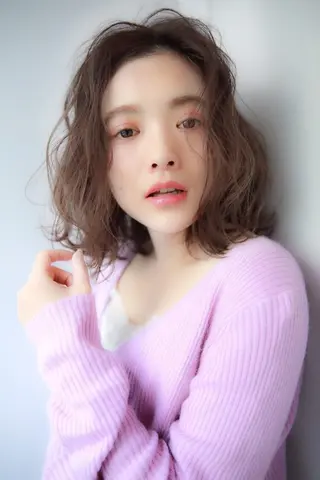 ミディアム linda by neoliveのヘアスタイル
