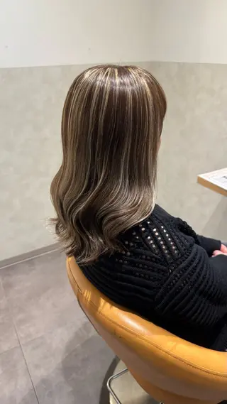 セミロング カラー SALOWIN札幌大通り所属・札幌ブリーチカラー/ ダブルカラー/ドイのヘアスタイル