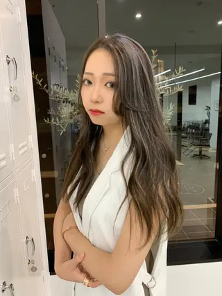 ロング カラー YU KIのヘアスタイル