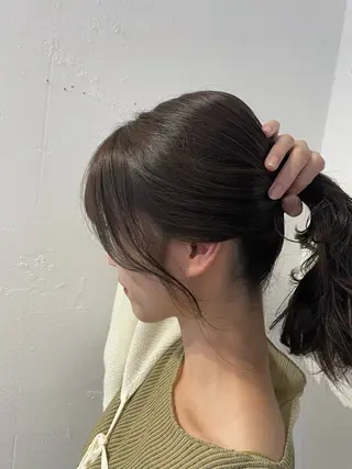 ミディアム カラー ヘアアレンジ mina / 透明感ベージュカラーのヘアスタイル