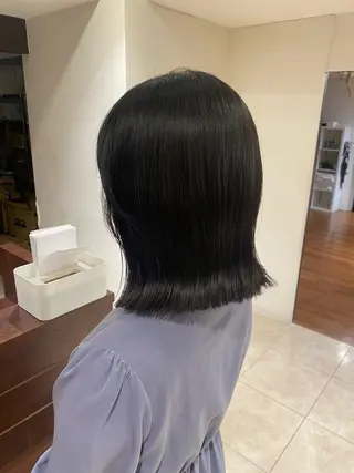 ミディアム 井上 万由のヘアスタイル