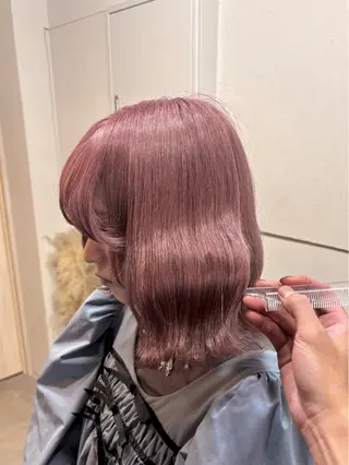 ミディアム カラー ミルクティーベージュ /ピンク/大阪/堀江のヘアスタイル