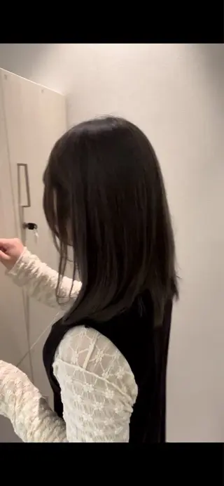 カラー Riku 艶カラーのヘアスタイル
