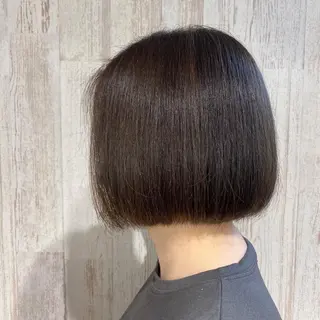 ショート カラー 伊藤 真生のヘアスタイル