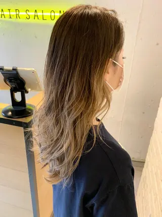 セミロング カラー Fuuu《フゥ》所属・シノザキ シンゴのヘアスタイル