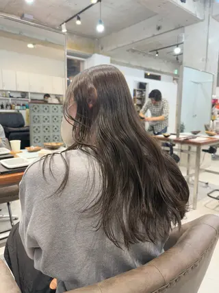 ロング カラー カイリ /レイヤーカットのヘアスタイル