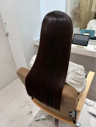 ロング カラー SLASHスラッシュ 小西結奈のヘアスタイル