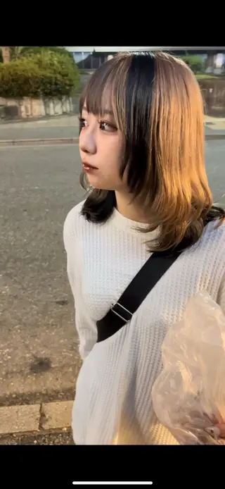 セミロング カラー 渡 汐音のヘアスタイル