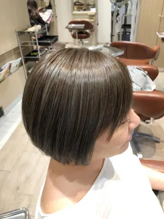 ショート カラー 嶋田 ゆきのヘアスタイル