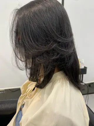 ロング カラー 飯ヶ谷 成海のヘアスタイル