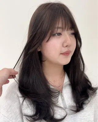 セミロング カラー ミタニ/髪質改善 /レイヤーカットのヘアスタイル