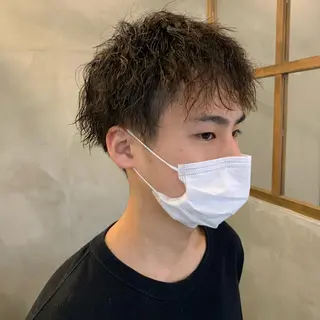 ショート パーマ メンズ ﾖｼﾅｶﾞﾏﾕ🦕 透明感カラーのヘアスタイル
