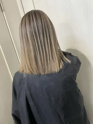 ミディアム カラー ヒカ/外国人風 デザインカラーのヘアスタイル