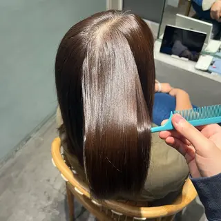 セミロング Wカラー🐾 ハルナのヘアスタイル