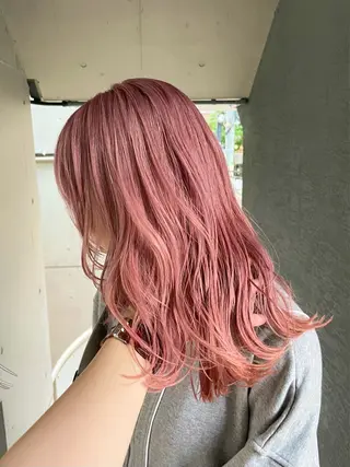 カラー ミルクティーベージュ ブリーチ🖤サヤカのヘアスタイル