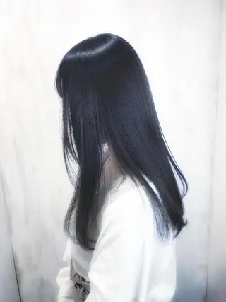 ロング カラー AnFye une qatllのヘアスタイル