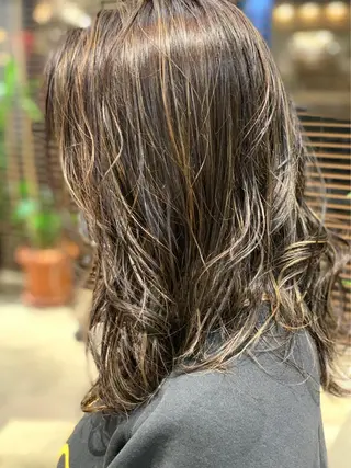 セミロング カラー newi saLyu 片岡ふきのヘアスタイル