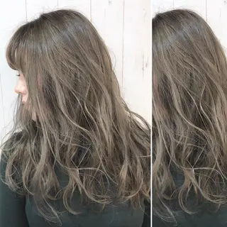 ミディアム カラー JuNブリーチに 縮毛矯正するプロのヘアスタイル