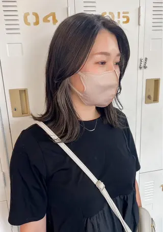 ミディアム カラー LOMARLIE JURIAのヘアスタイル