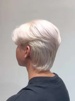 ショート 艶髪カラー✨ misaki .のヘアスタイル