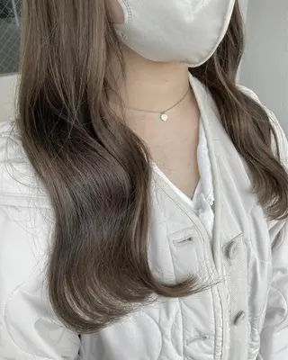 ロング roka ノゾミのヘアスタイル