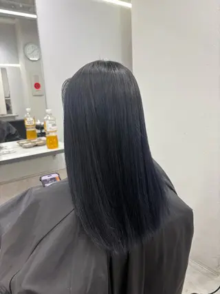 ロング カラー noa 寒色系カラーブリーチのヘアスタイル