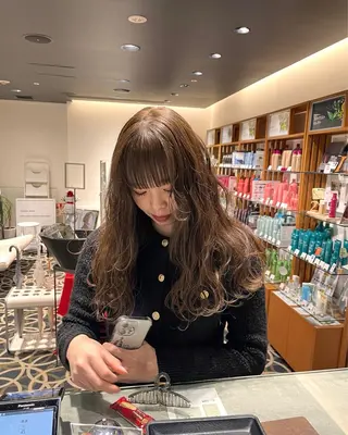 ロング hair make BEHIVE ichibancho AVEDA所属・渡邉  日向子 ・レイヤー、縮毛矯正のヘアスタイル