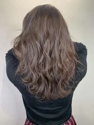 セミロング ＿WHITE鳳店 アンダーバーホワイトのヘアスタイル