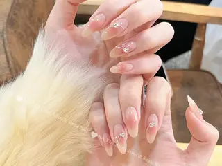 ネイル 🦋 Queenieのネイルデザイン