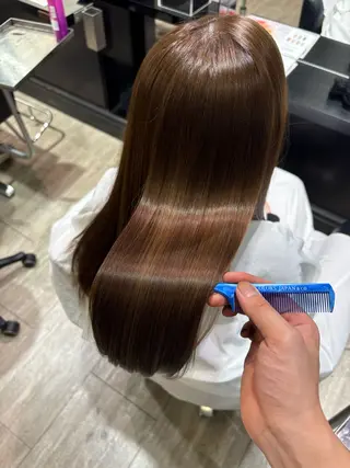 セミロング アレクサンドルオブカラーズ富山所属・石崎 瀬那のヘアスタイル