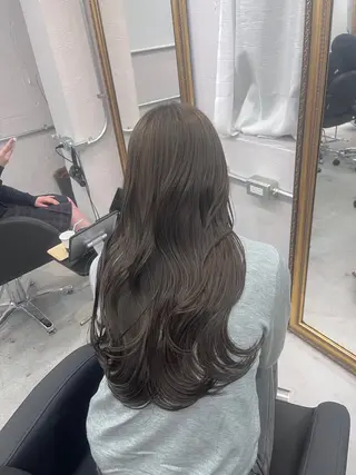 ロング カラー REAL【レアル】所属・グレージュ/透け感 カラー/透明感カラーのヘアスタイル