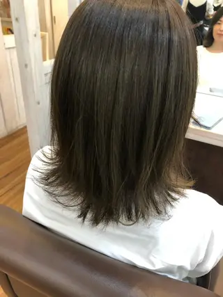 ミディアム Well's TAIGAのヘアスタイル