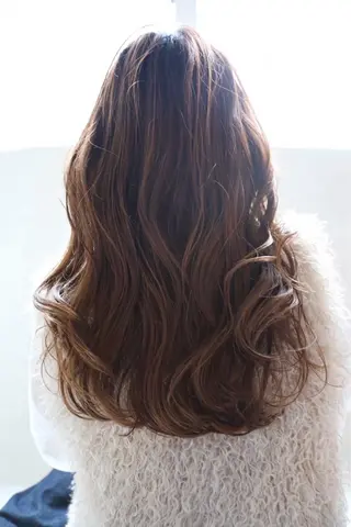 ロング TOMO ~ blanc ~のヘアスタイル
