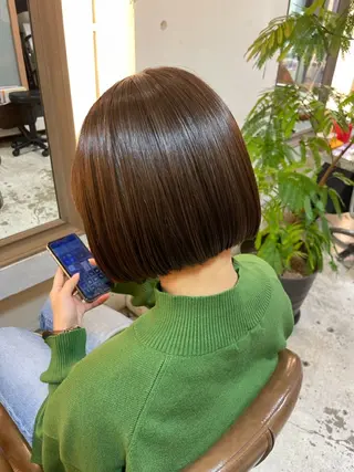 ショート タツキ／レイヤー／ パーマ／艶カラーのヘアスタイル