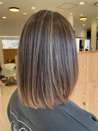 ミディアム hairsalon de Forever本店所属・笠原未稀/カット・ ハイライトモデルのヘアスタイル