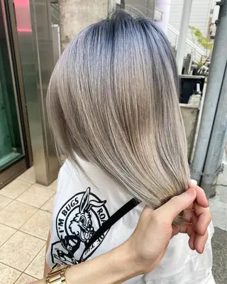 ミディアム カラー メンズ JuNブリーチに 縮毛矯正するプロのヘアスタイル