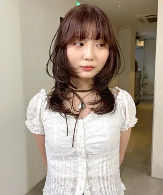 ミディアム カラー mizuki/ピンク ベージュ.レイヤーのヘアスタイル