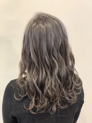 セミロング カラー 平尾 拓也のヘアスタイル