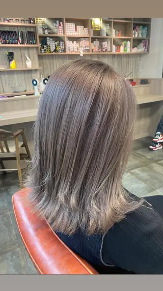 ミディアム ハイトーンボブ Mizuki.のヘアスタイル