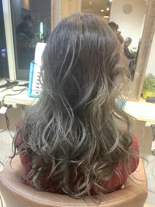 ミディアム カラー 嶋村夏実🌼レイヤー 🌸白髪ぼかしのヘアスタイル