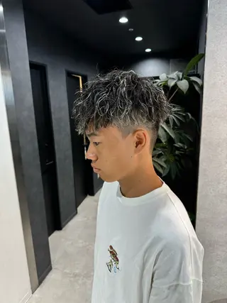 ショート カラー パーマ ヘアアレンジ メンズ スパイキー/フェザー /波巻き/かいとのヘアスタイル