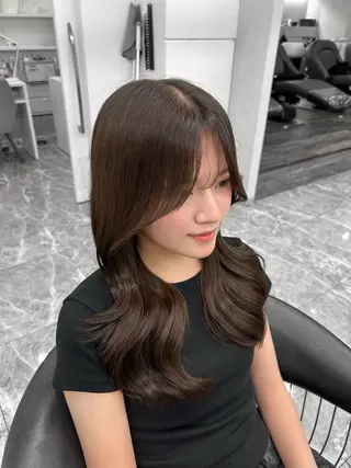 カラー 𝘠𝘶𝘪 / 透明感カラーのヘアスタイル