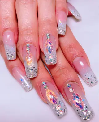 ネイル bijou所属・相馬 礼菜のネイルデザイン