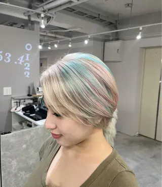 ショート カラー REAL【レアル】所属・グレージュ/透け感 カラー/透明感カラーのヘアスタイル