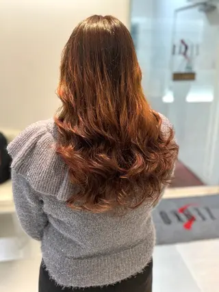 ロング パーマ コテ巻き風パーマ/ キミシマカイトのヘアスタイル